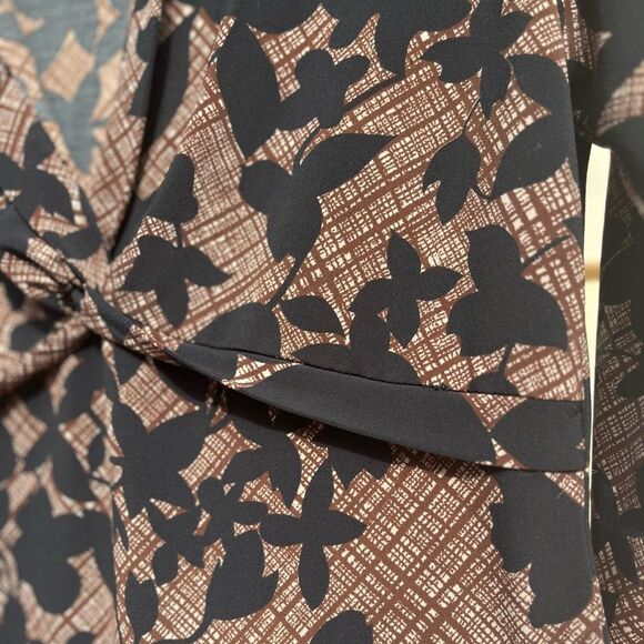 BcbgMaxAzria brown/black pattern long-sleeved collared v-neck blouse, Large - Picture 5 of 8